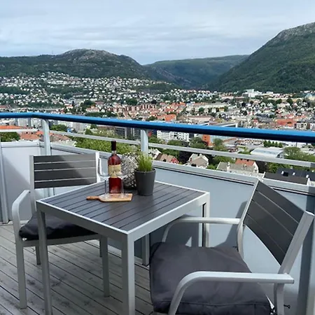 2 Bedroom With Free Parking Lot *